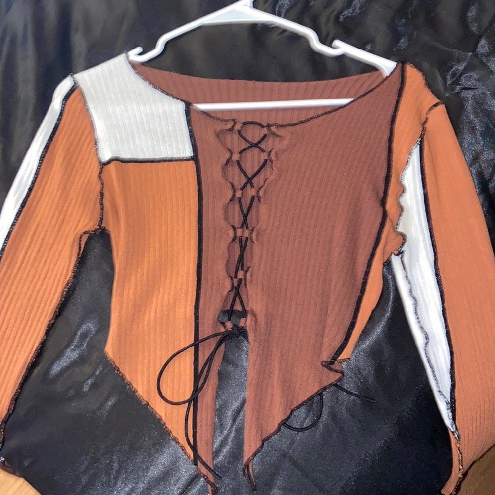 Summer top
Only worn a handful of times 
Good as new